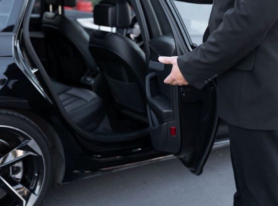 luxury transportation, hourly limo rentals, professional chauffeurs, affordable limo service, flexible limo booking, event transportation, corporate limo hire, limo for special occasions, airport limo service, private limo hire